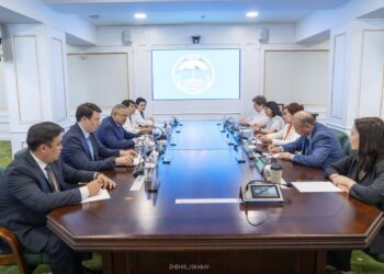Бейбіт Исабаев Азаматтық форум спикерлерімен кездесу өткізді