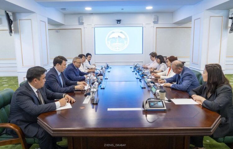 Бейбіт Исабаев Азаматтық форум спикерлерімен кездесу өткізді