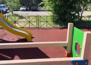 Жарықсыз алаң, жауапсыз мердігер: Балалар қауіп астында