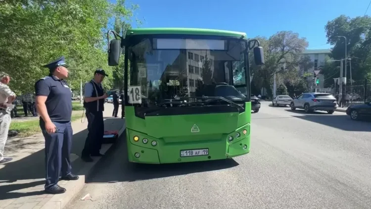 Талдықорғанда автобус 14 жастағы оқушыны қағып кетті