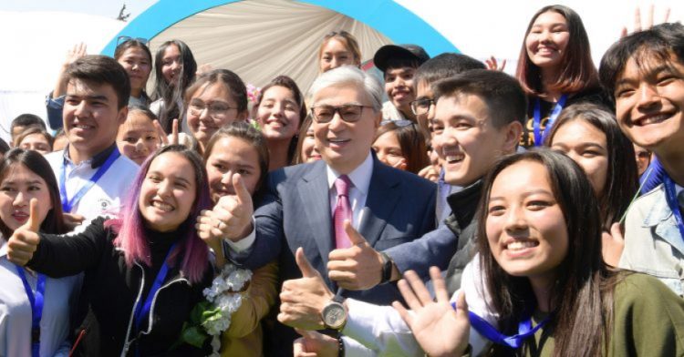 Cауалнама нәтижесі: Халықтың басым бөлігі Тоқаевқа сенім білдірді