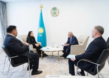 Бейбіт Исабаев «Қазақстан халқына» қоғамдық қорының басшылығымен кездесті