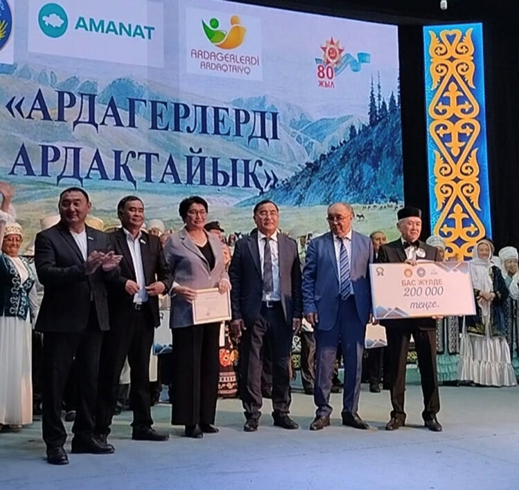 Өнерпаздар бақ сынады