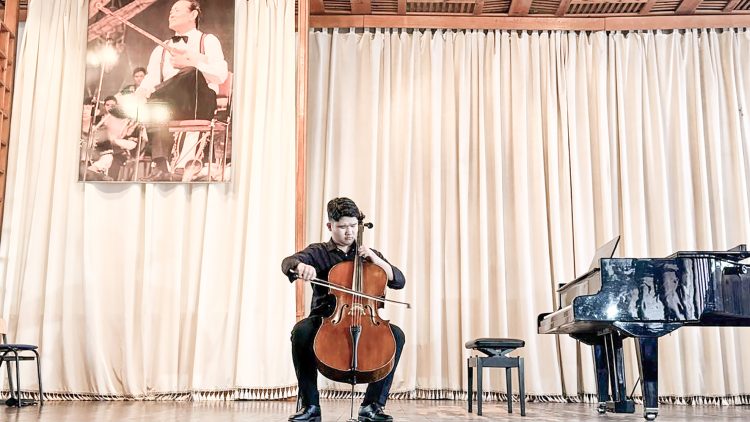 Өнерін Талдықорғанға арнады