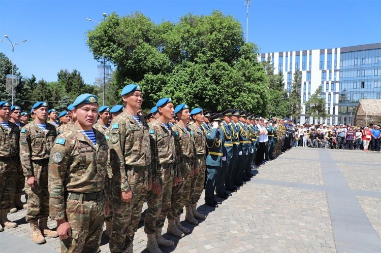 Жетісу облысында Отан қорғаушыларды құттықтады