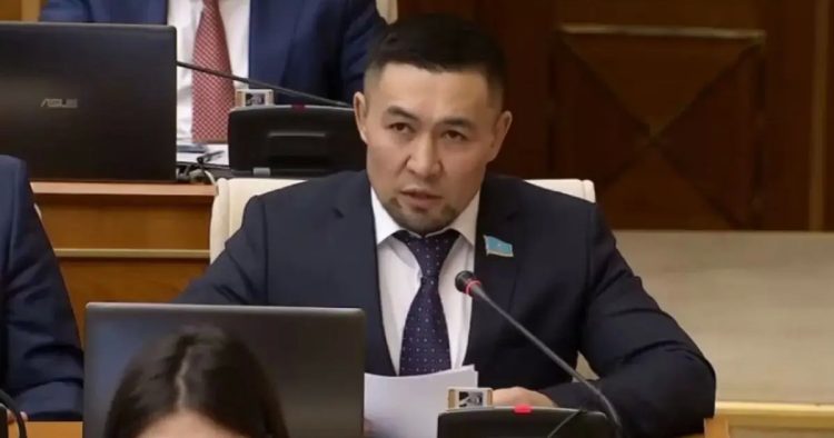 «Біз еркін халықпыз, ал діншілдер сол шариғатымен жүре берсін»: белгілі философ Ардақ Назаровты сынады