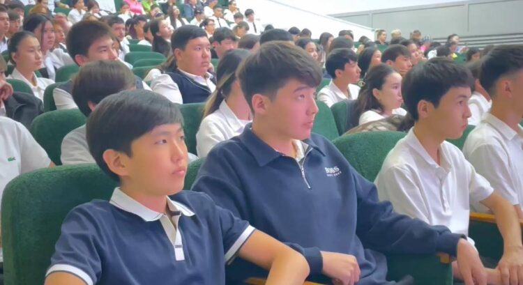 Талдықорғанда полицейлер оқушыларға есірткіге қарсы дәріс өткізді