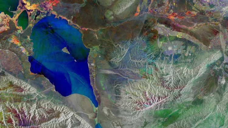 Алакөлдің ғарыштан түсірілген түрлі-түсті суреті жарияланды