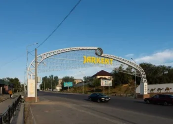 Жаркенттегі екі көшенің жөндеуі аяқсыз қалды: әкімдік мердігерді сотқа берді