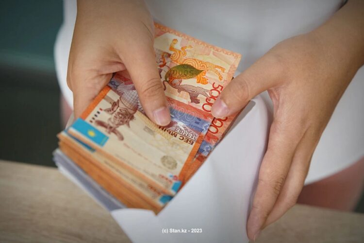 Қазақстандықтар орта есеппен айына 423 мың теңге жалақы алады