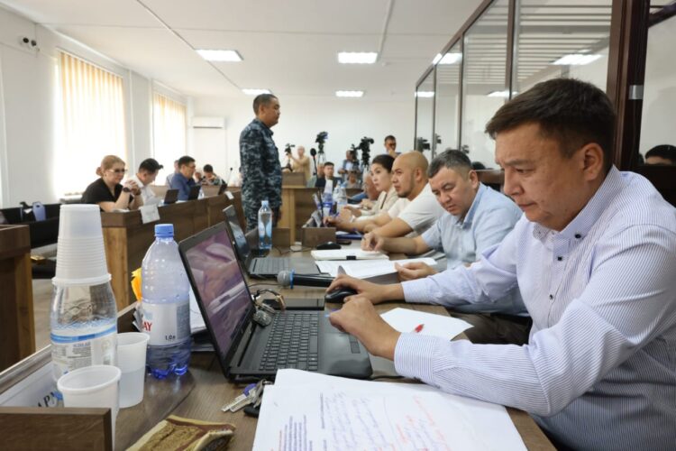 Шерзат ісі: «Қаржаубай пышақпен шабуылдады, Нұрқанат мылтық атты» — Нұрбол Тоқтаубаев сотта оқиғаны баяндады
