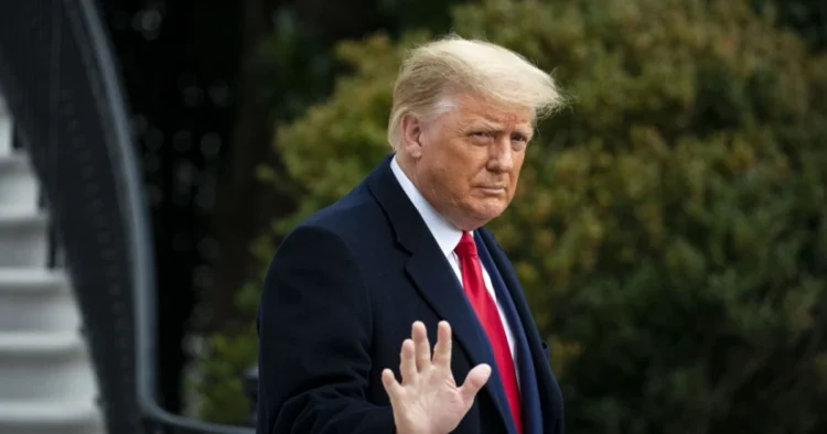 Трамп 12 елдің азаматтарына АҚШ-қа кіруге толық тыйым салды