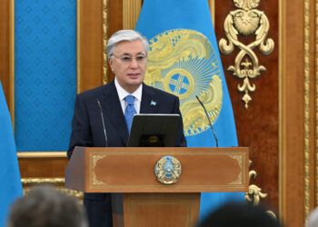 Президент дәрігерлермен кездесу өткізіп, Медицина қызметкері күнімен құттықтады