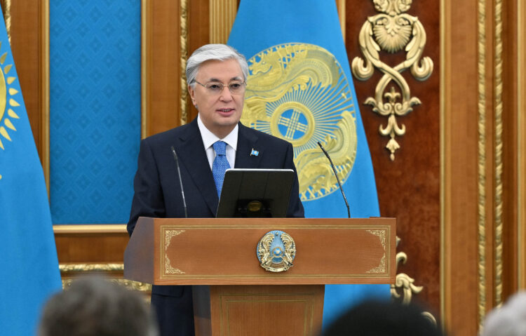 Президент дәрігерлермен кездесу өткізіп, Медицина қызметкері күнімен құттықтады