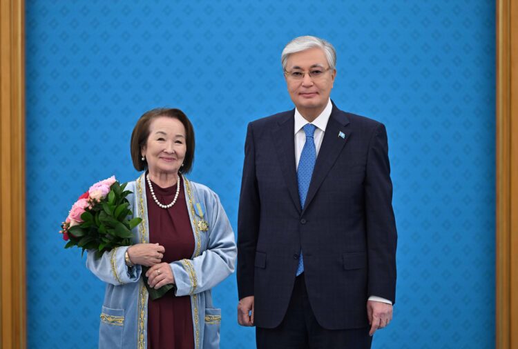 Мемлекет басшысы Қасым-Жомарт Тоқаев БАҚ саласы қызметкерлерін марапаттады