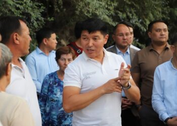 Қызылтаста балалар ойын алаңы бой көтерді
