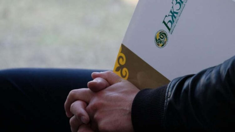 «Ақшаңызды алып кетіңіз»: БЖЗҚ зейнеткерлерге үндеу жасады