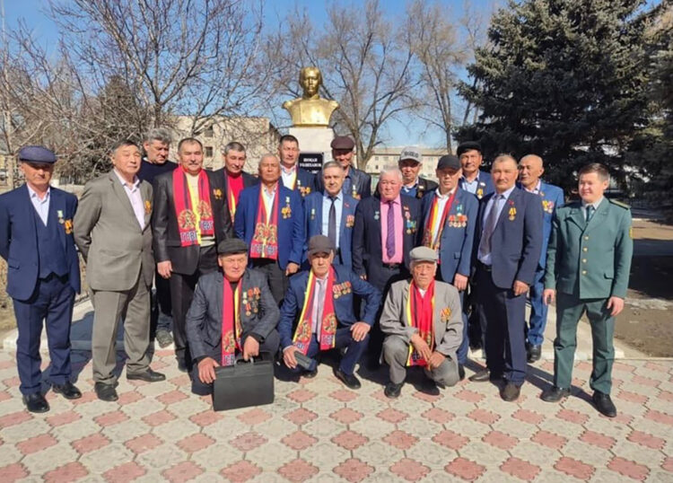 Өскелең ұрпаққа үлгі