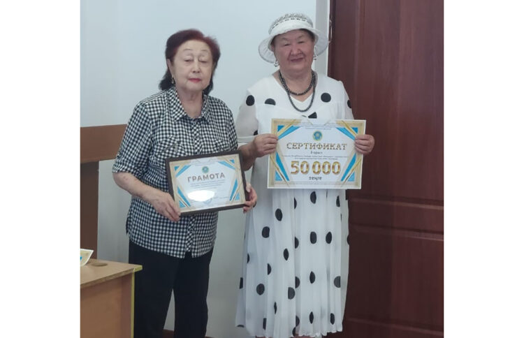 Кариялар жыр додасына түсті