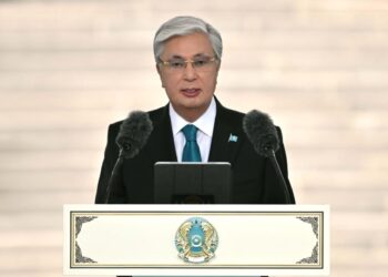 Президент Мемлекеттік ту көтеру рәсіміне қатысты