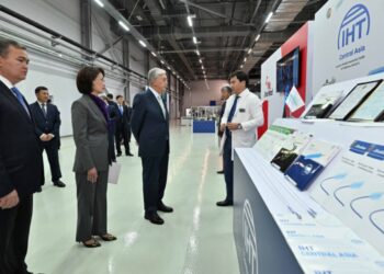 Президент медициналық мақсаттағы бұйымдар шығаратын елордалық кәсіпорындар көрмесін тамашалады