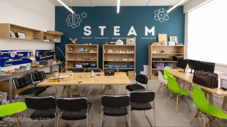 Мұғалім-оқушы-ата-ана: Жасанды интеллект мектепте қалай енгізіледі