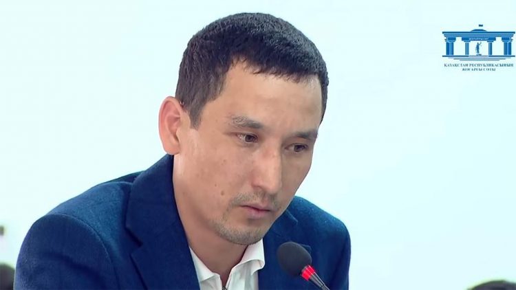 «Қаржаубай кешірім берді»: Адвокат Нұрымовтың сотталушы Ысқақовқа қатысты сөздерін оқыды