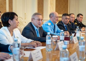 Бейбіт Исабаев Парламент Сенатының депутаттарымен кездесті