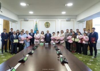 Облыс әкімі мемлекеттік қызметшілерді кәсіби мерекесімен құттықтады