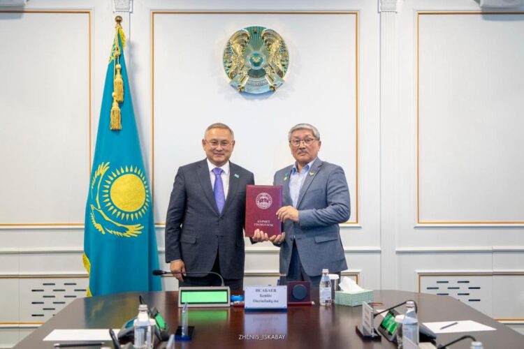 Бейбіт Исабаев белгілі суретші Жанұзақ Мүсәпірмен кездесті