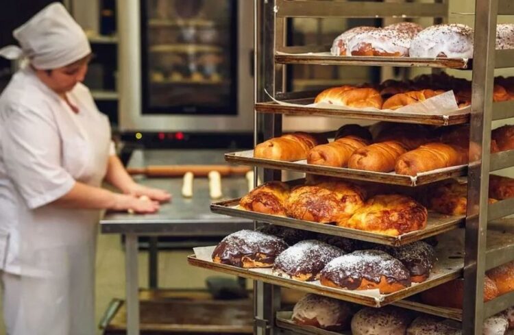 Күніне 250 нан пісіреді