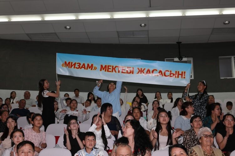 Жүз жүрекке жалын берген жылжымалы әдебиет мектебінің жұмысы қорытындыланды