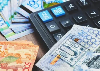 Қазақстанда зейнетақы мен жәрдемақы қаншаға өседі? Министрлік жауабы