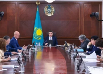 Олжас Бектенов құқық бұзушылықтың алдын алу жөніндегі комиссияның отырысын өткізді