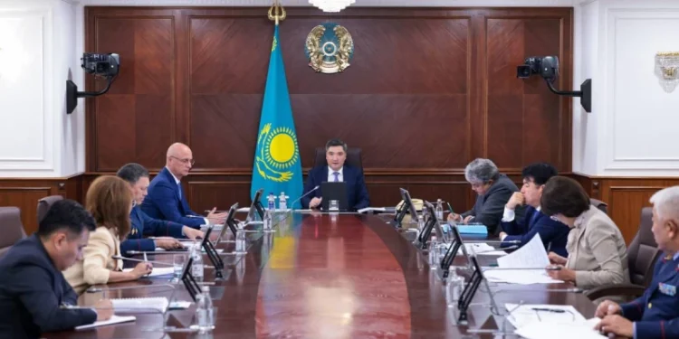 Олжас Бектенов құқық бұзушылықтың алдын алу жөніндегі комиссияның отырысын өткізді