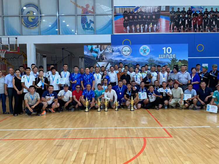 Ветеринария мамандары спорт алаңында бақ сынады