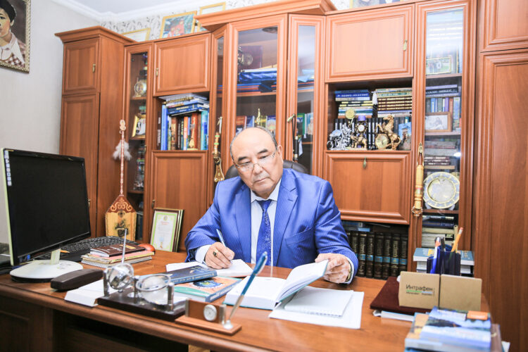 Жаңарады дүние, көнереді (ӨЛЕҢ)