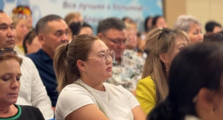 Жетісуда полицейлер 200-ге жуық медицина қызметкерімен кездесу өткізді