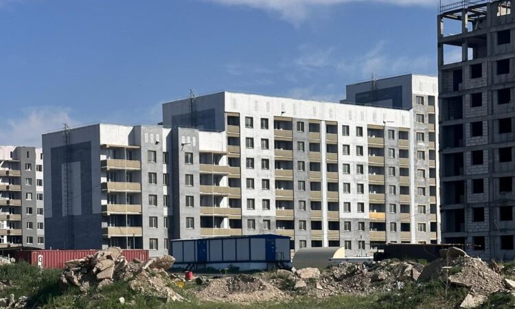 Жаңа салынып жатқан үйлер мен ескі пәтерлер: қайсысы тиімді?