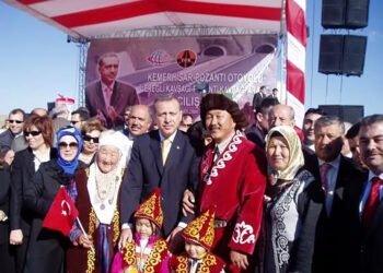 Түркияда әкім, Түркістанда студент