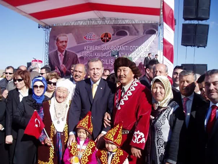 Түркияда әкім, Түркістанда студент