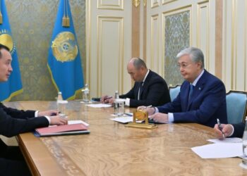 Қасым-Жомарт Тоқаев «QazaqGaz» ҰК» АҚ басқарма төрағасы Санжар Жаркешовті қабылдады