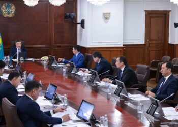 Олжас Бектенов авиация саласын дамыту мәселелері бойынша жиын өткізді.