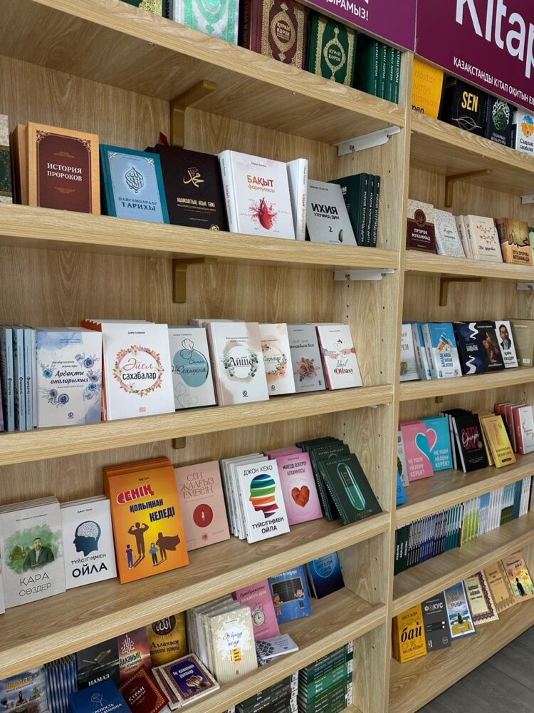 Кітап дүкендерінде неге поэзия кітаптары жоқ? – ақын себебін түсіндірді