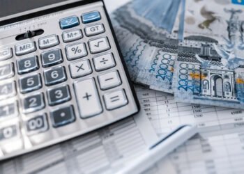 Қазақстанда жұмысынан айырылғаны үшін кім өтемақы ала алады?