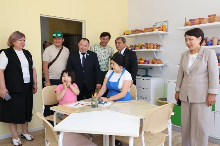 Халық қалаулылары ел ішінде