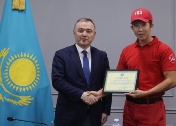 Жетісуда өрттен тұтас бір отбасын құтқарған жедел жәрдем бригадасы марапатталды
