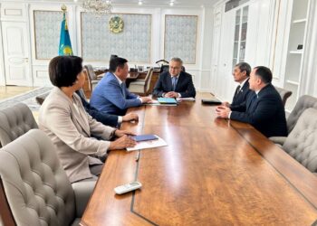 Бейбіт Исабаев Парламент Сенаты мен Мәжілісінің депутаттарымен кездесті