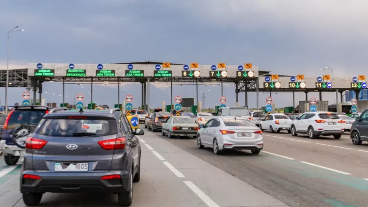 Өткен демалыста ақылы жолдармен 288 мыңнан астам көлік жүрді