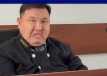 Берденов ісі: Журналиске тілін шығарған судьяның іс-әрекеті майшаммен қаралатын болды